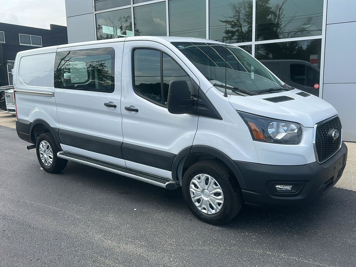 Used 2025 Ford Transit 250 Low Roof w/ Exterior Upgrade Package RWD image 1