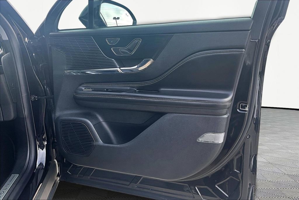 Used 2022 Lincoln Corsair AWD w/ Equipment Group 101A image 23