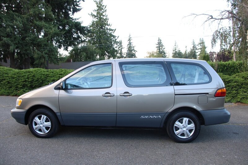 Used 1999 Toyota Sienna CE FWD image 12