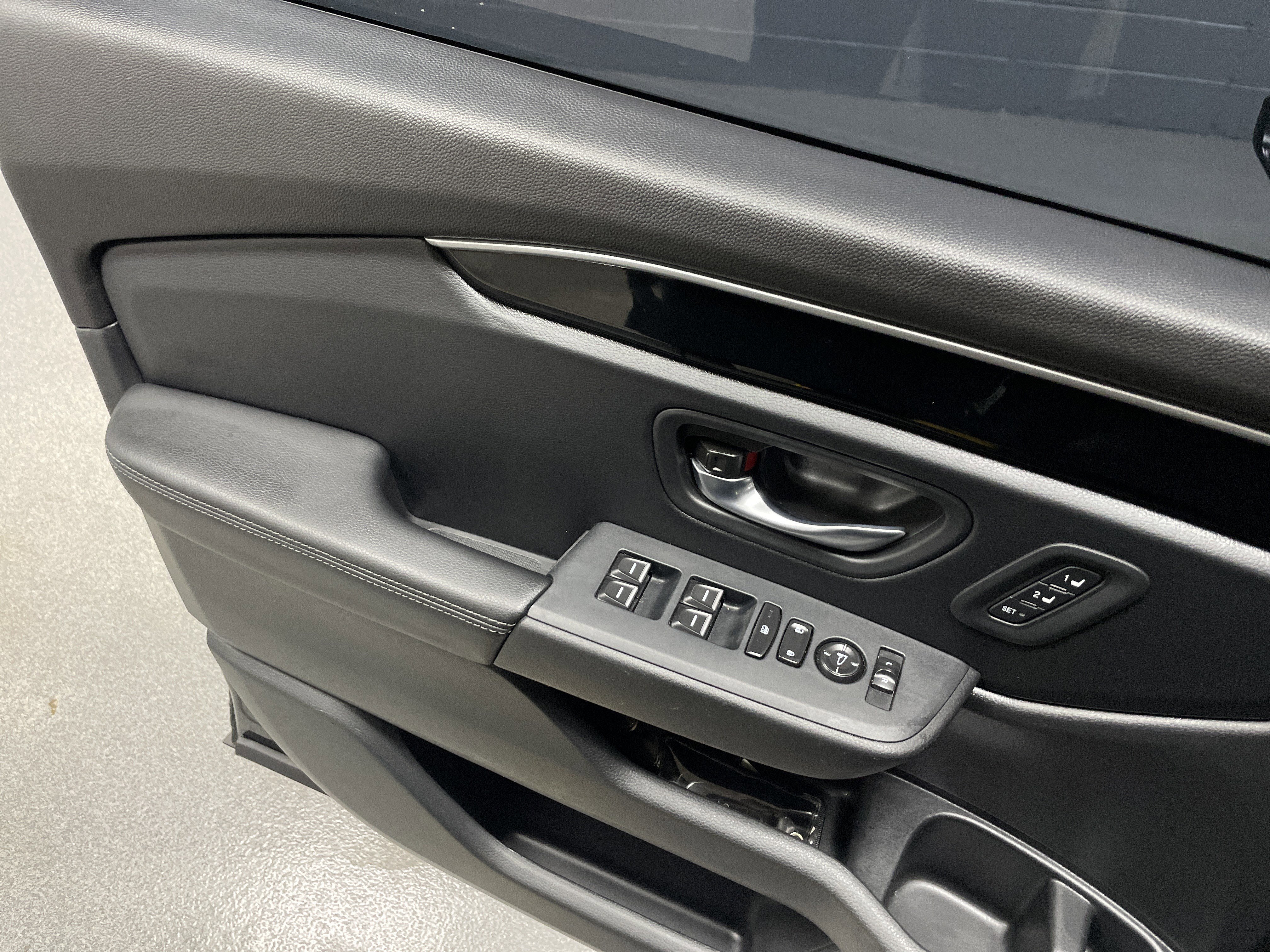 Used 2025 Honda Pilot EX-L image 14