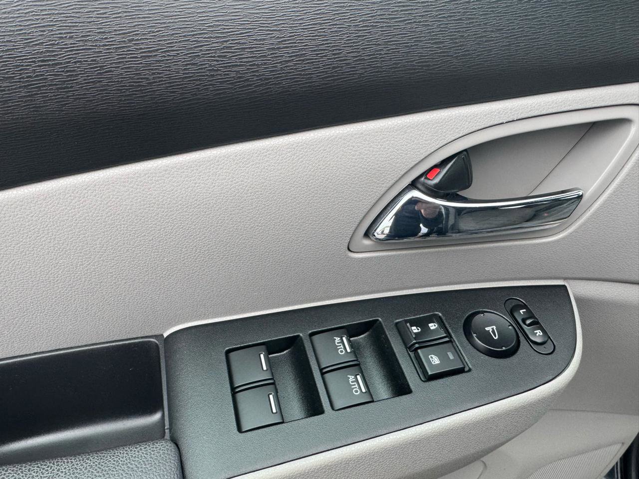 Used 2015 Honda Odyssey EX image 21