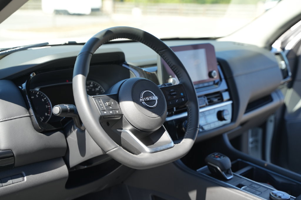 Used 2024 Nissan Pathfinder SV AWD/4WD image 27