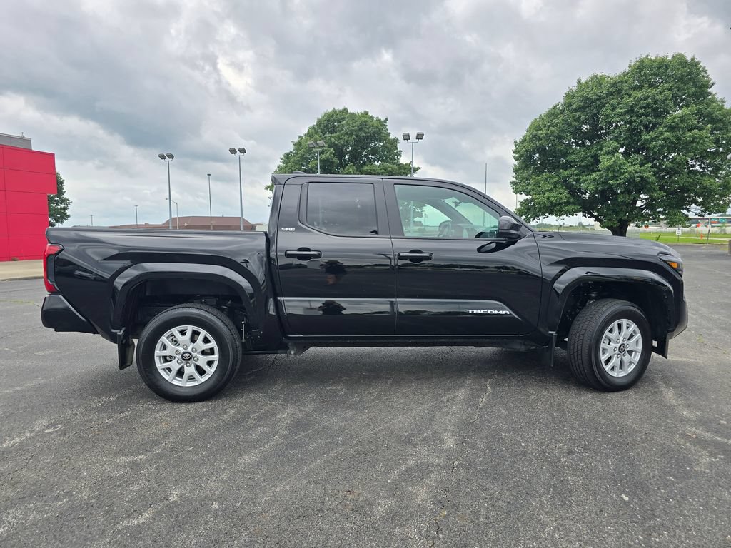 Certified 2024 Toyota Tacoma SR5 AWD/4WD image 17