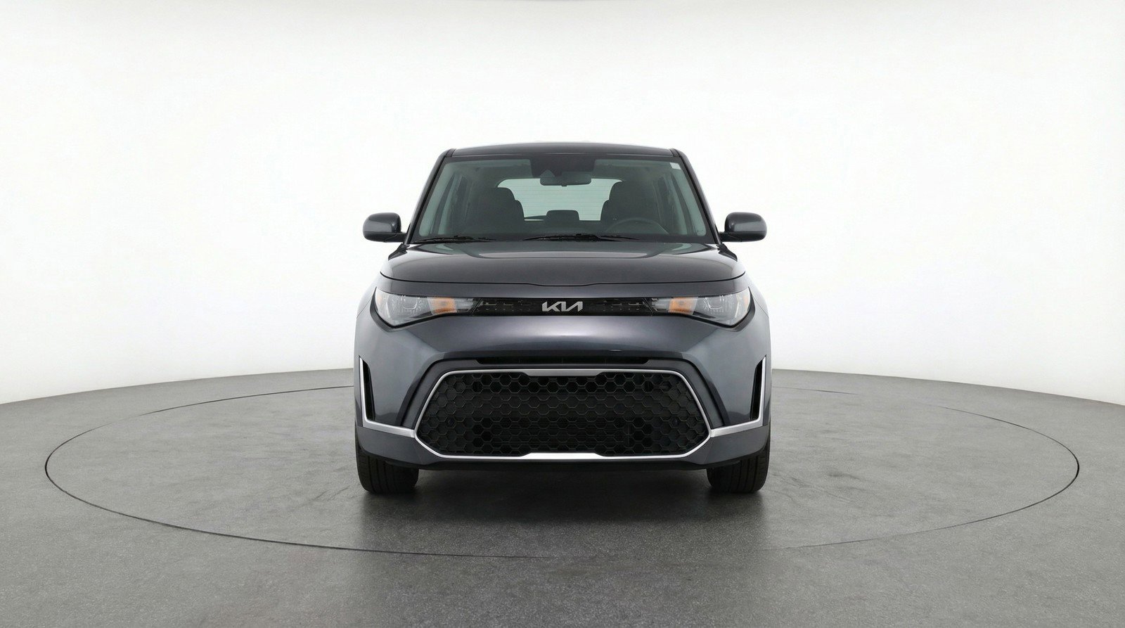 Used 2025 Kia Soul LX image 2