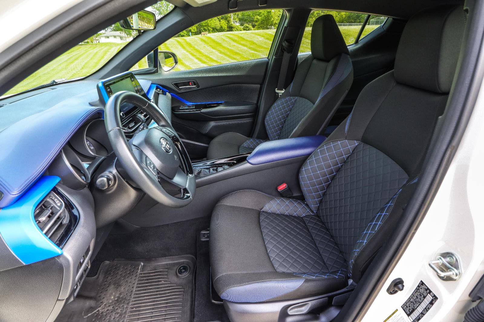 Used 2020 Toyota C-HR XLE FWD image 34
