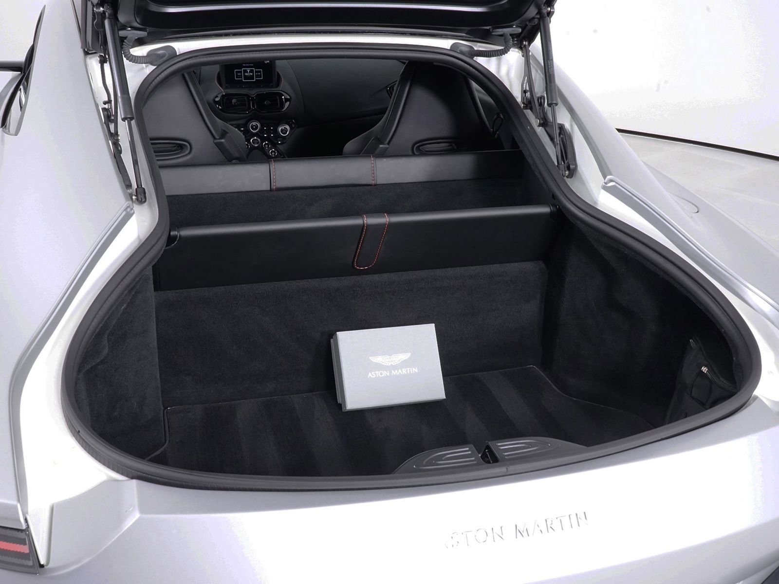 Used 2020 Aston Martin V8 Vantage Coupe image 19