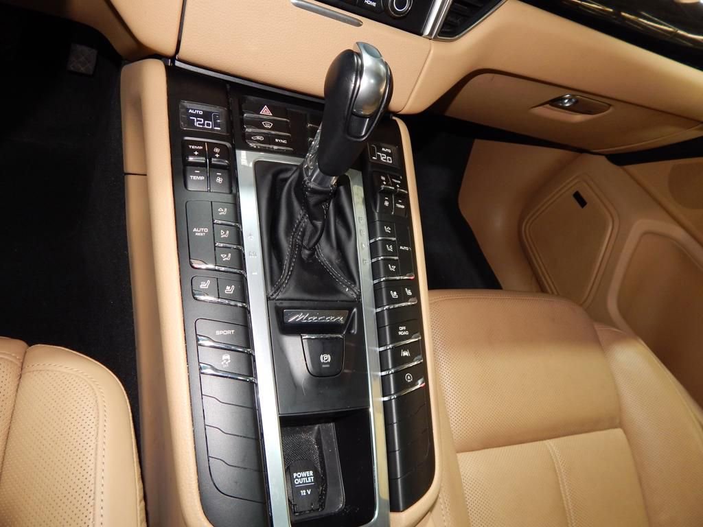 Used 2018 Porsche Macan AWD/4WD image 22