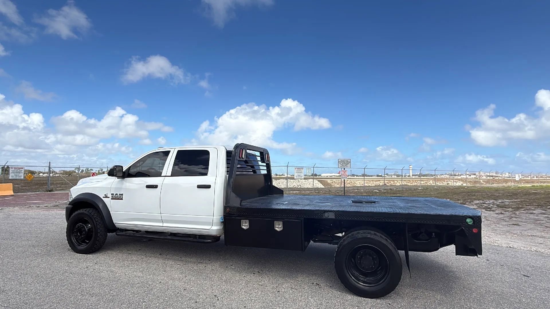 Used 2015 RAM 4500 Tradesman w/ Chrome Appearance Group image 3