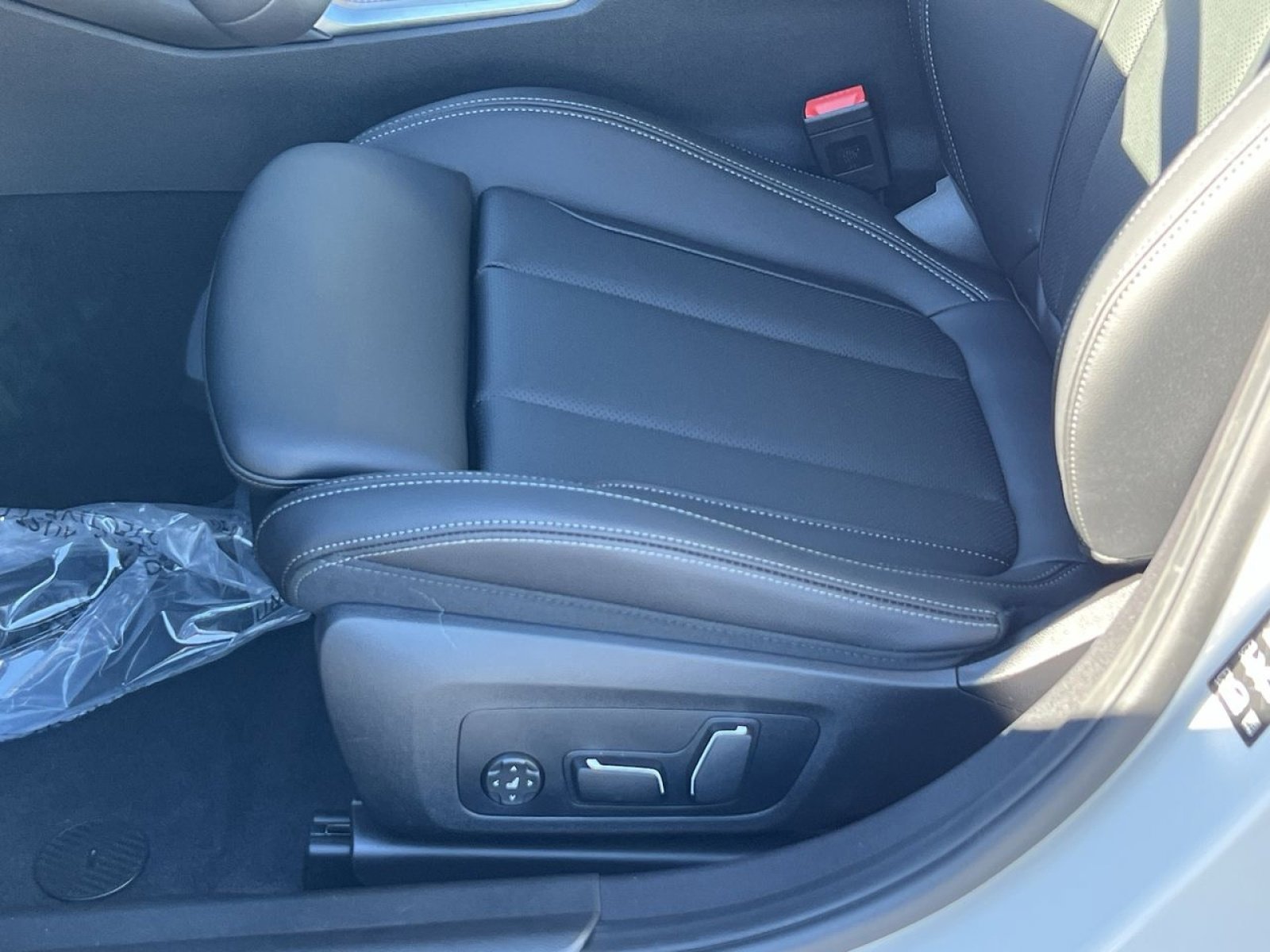 New 2026 BMW 330i xDrive Sedan w/ Convenience Package image 11