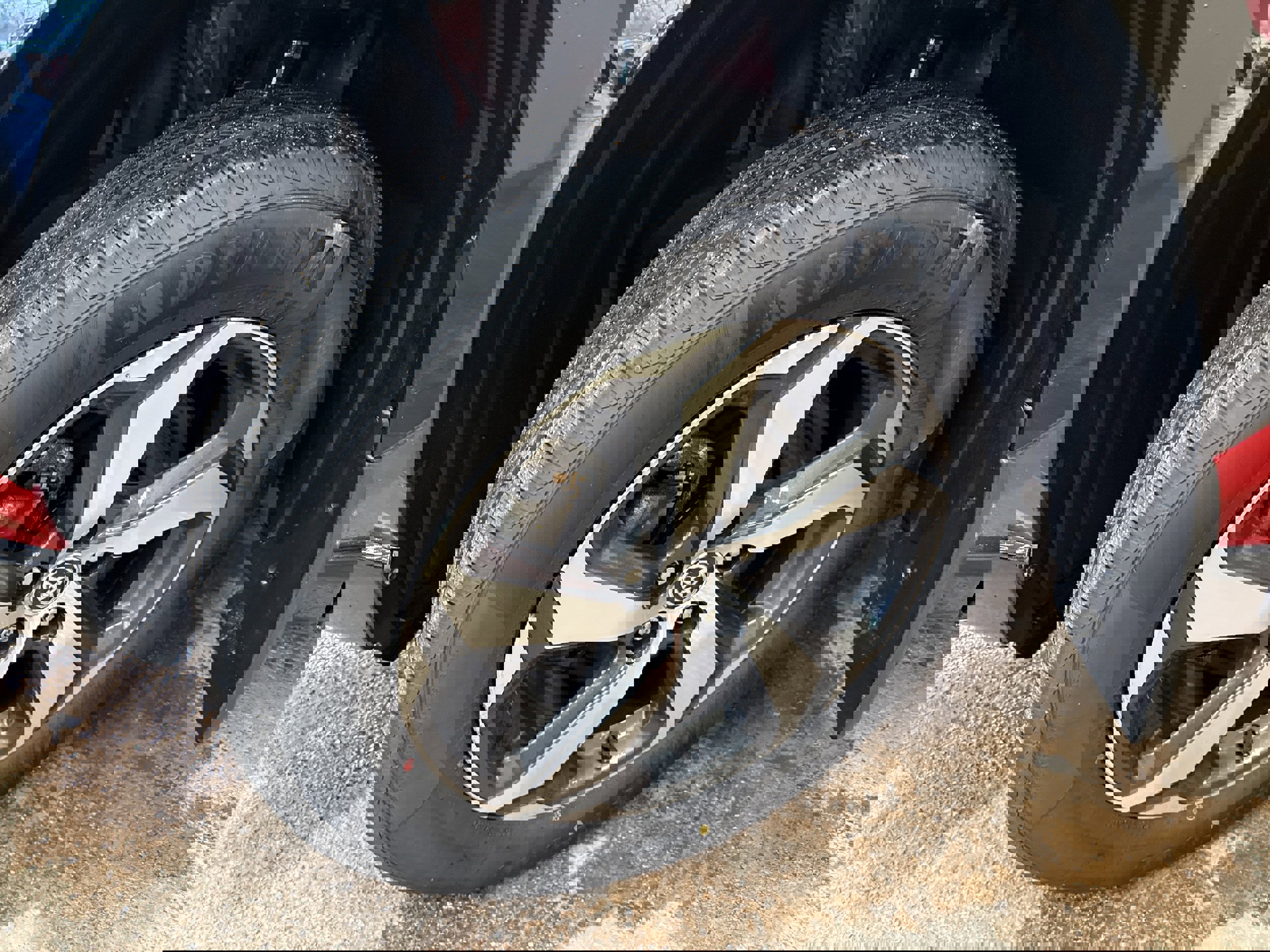 Used 2024 Toyota RAV4 SE w/ Weather & Moonroof Package image 4