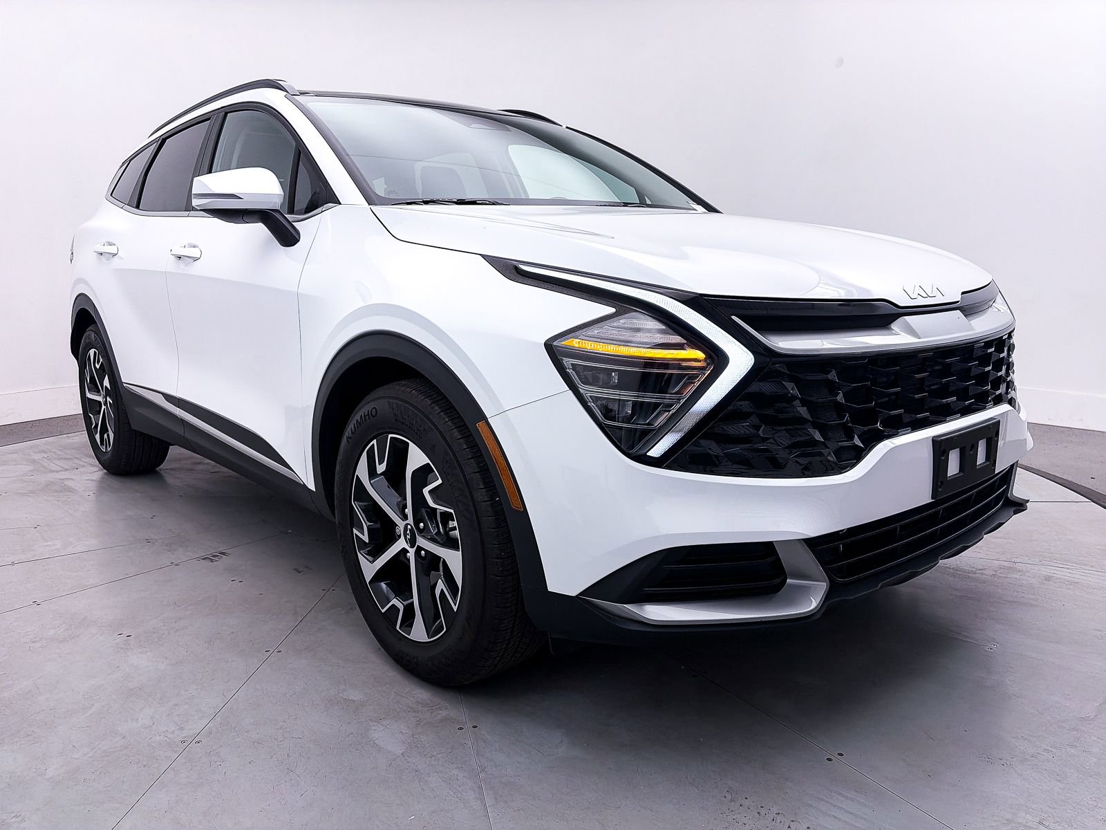 Used 2025 Kia Sportage EX w/ Premium Package image 11