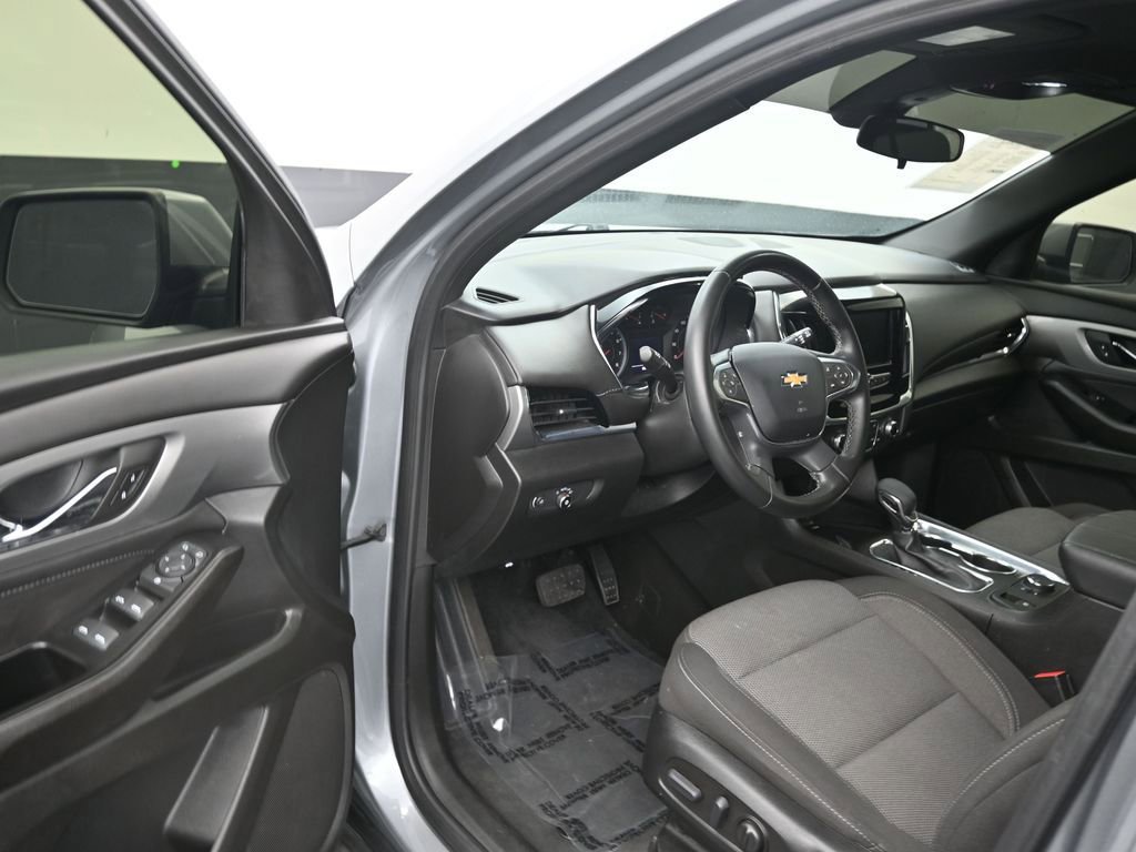 Used 2023 Chevrolet Traverse LT FWD image 10