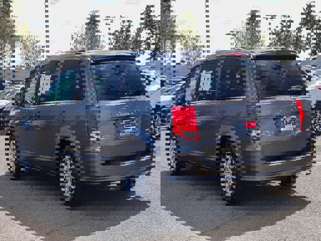 Certified 2019 Dodge Grand Caravan SXT image 6