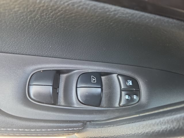 Used 2021 Nissan Rogue Sport S FWD image 17