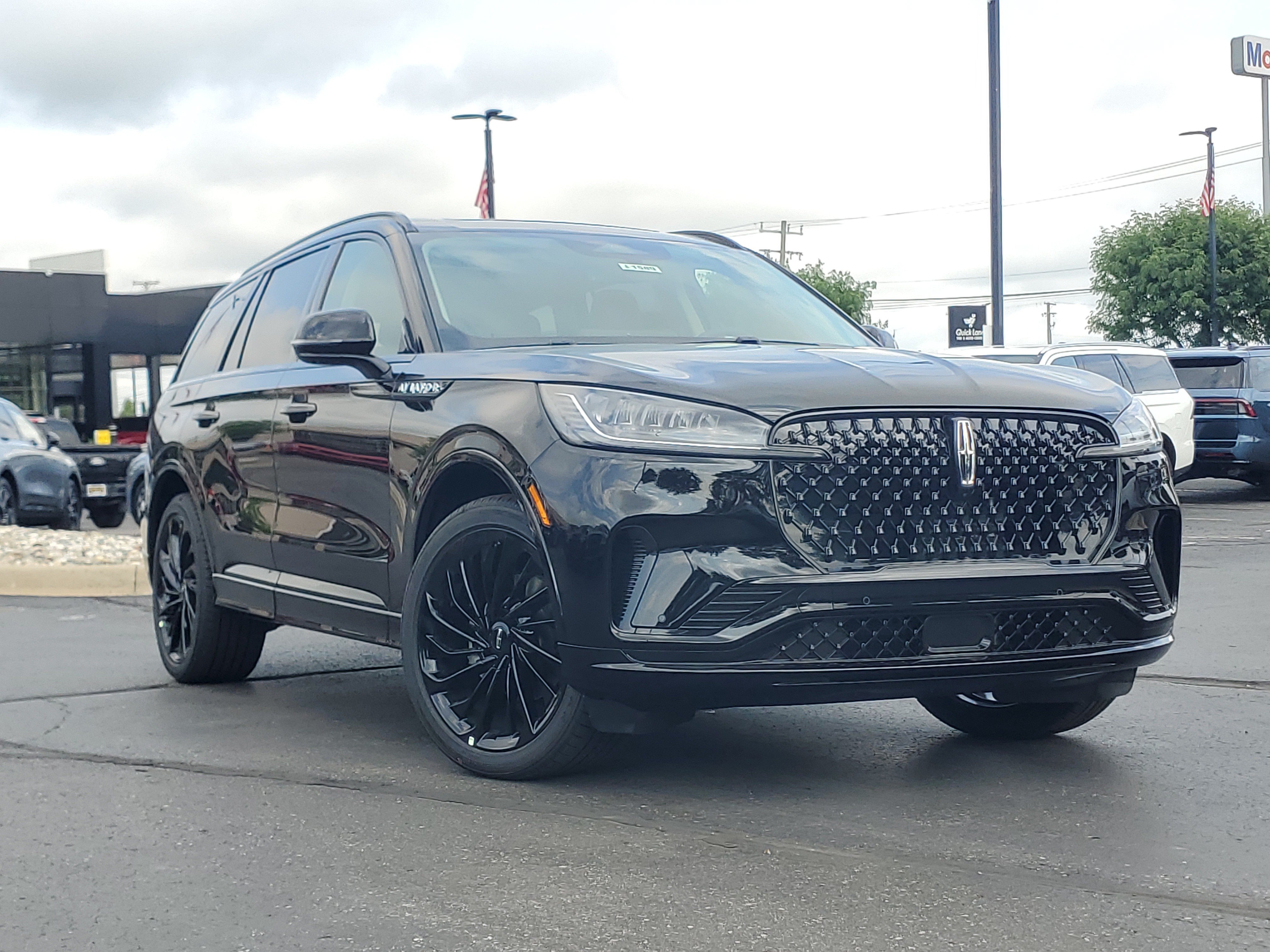 New 2026 Lincoln Aviator Reserve w/ Jet Appearance Package AWD/4WD image 1