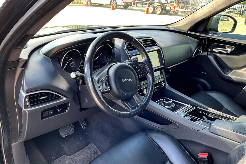 Used 2020 Jaguar F-PACE Premium AWD/4WD image 15