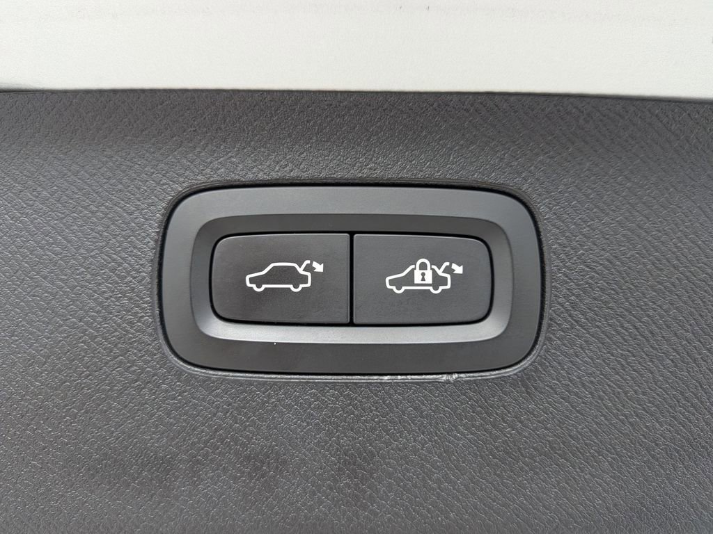 Used 2019 Volvo XC90 T5 Momentum w/ Protection Package Premier image 31