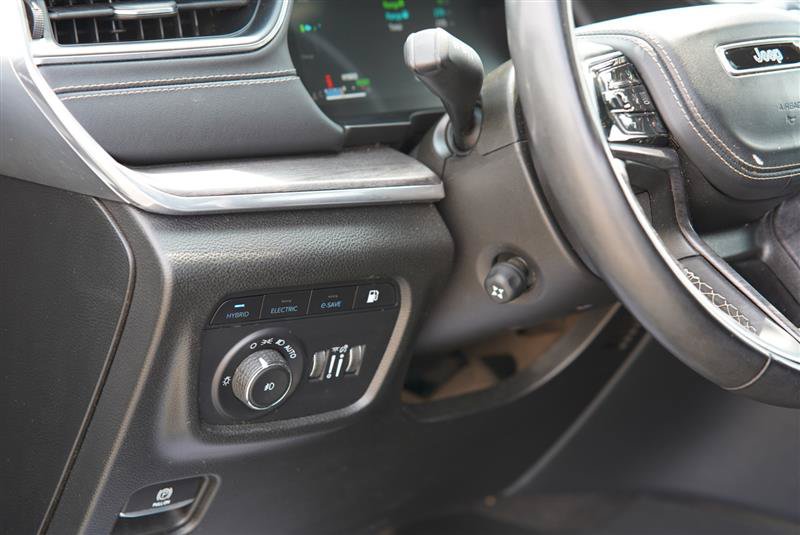 Used 2023 Jeep Grand Cherokee Overland AWD/4WD image 64