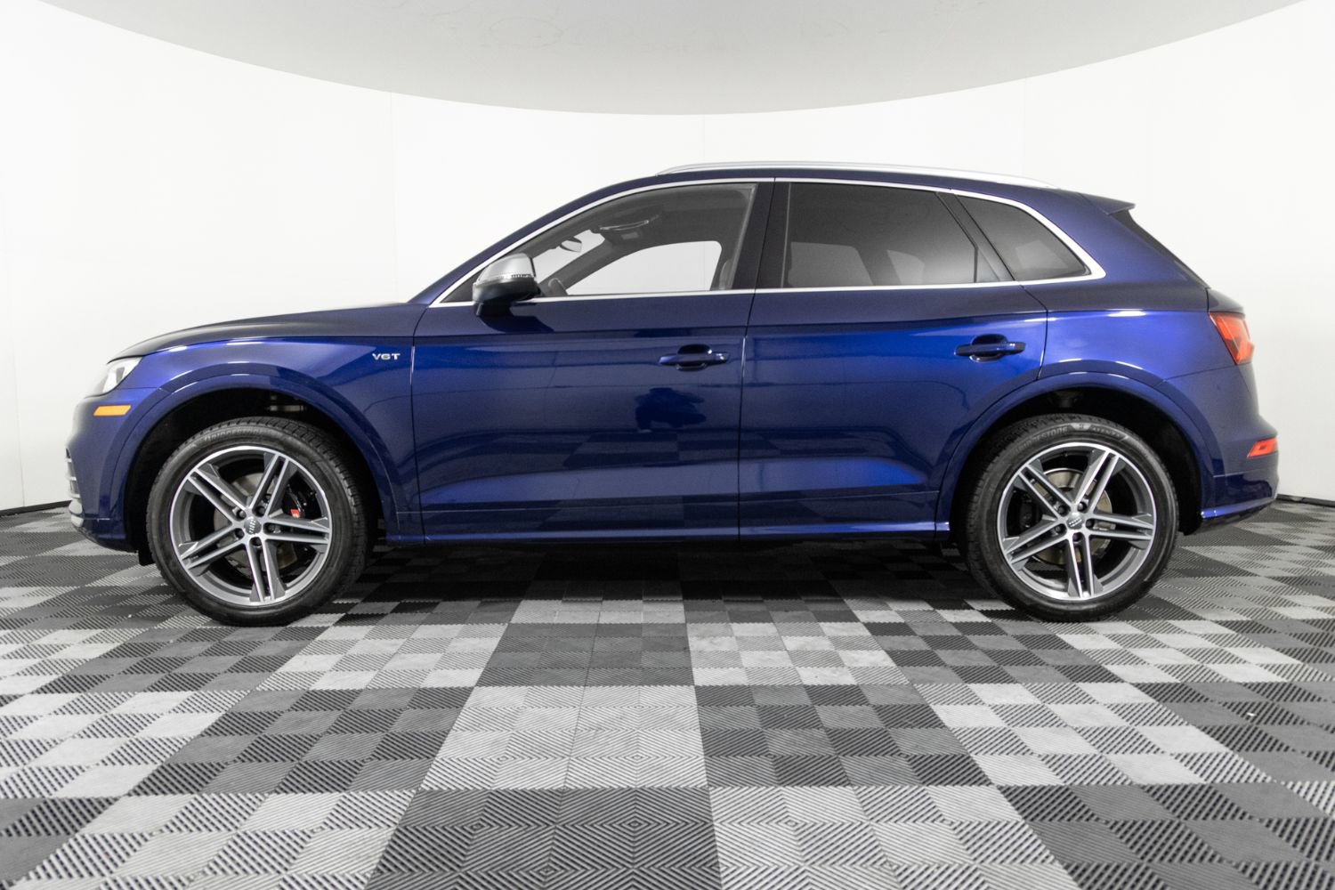 Used 2018 Audi SQ5 Premium Plus w/ Navigation Package AWD/4WD image 3