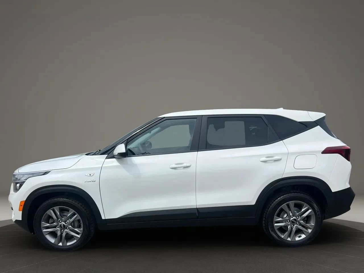 Used 2021 Kia Seltos LX image 8