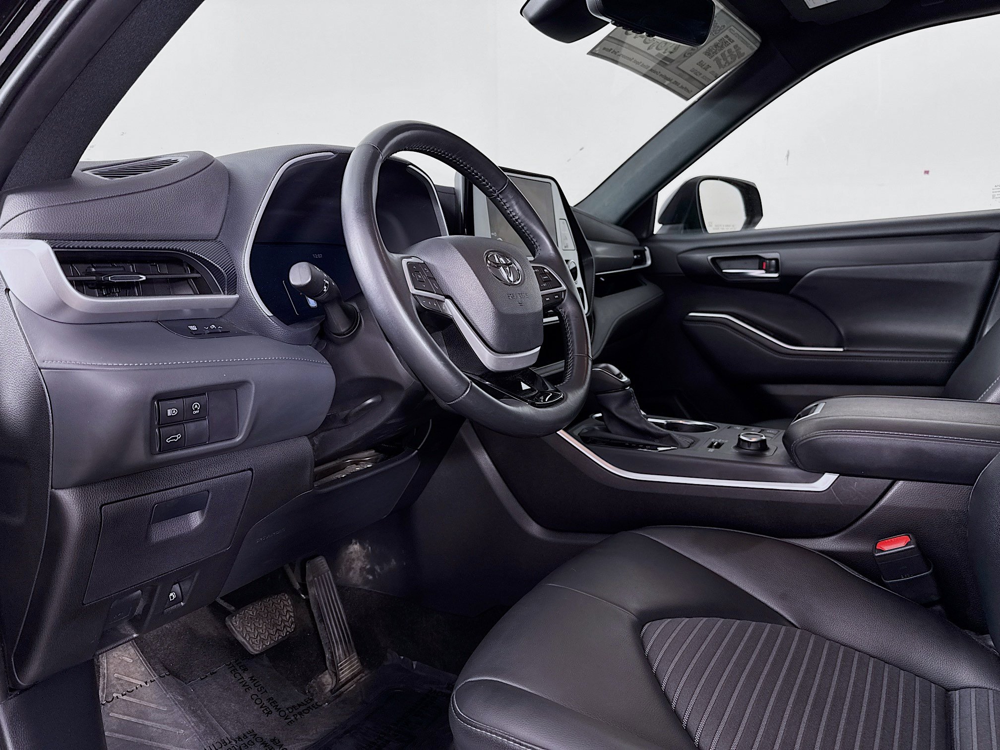 Certified 2025 Toyota Highlander XSE AWD/4WD image 9