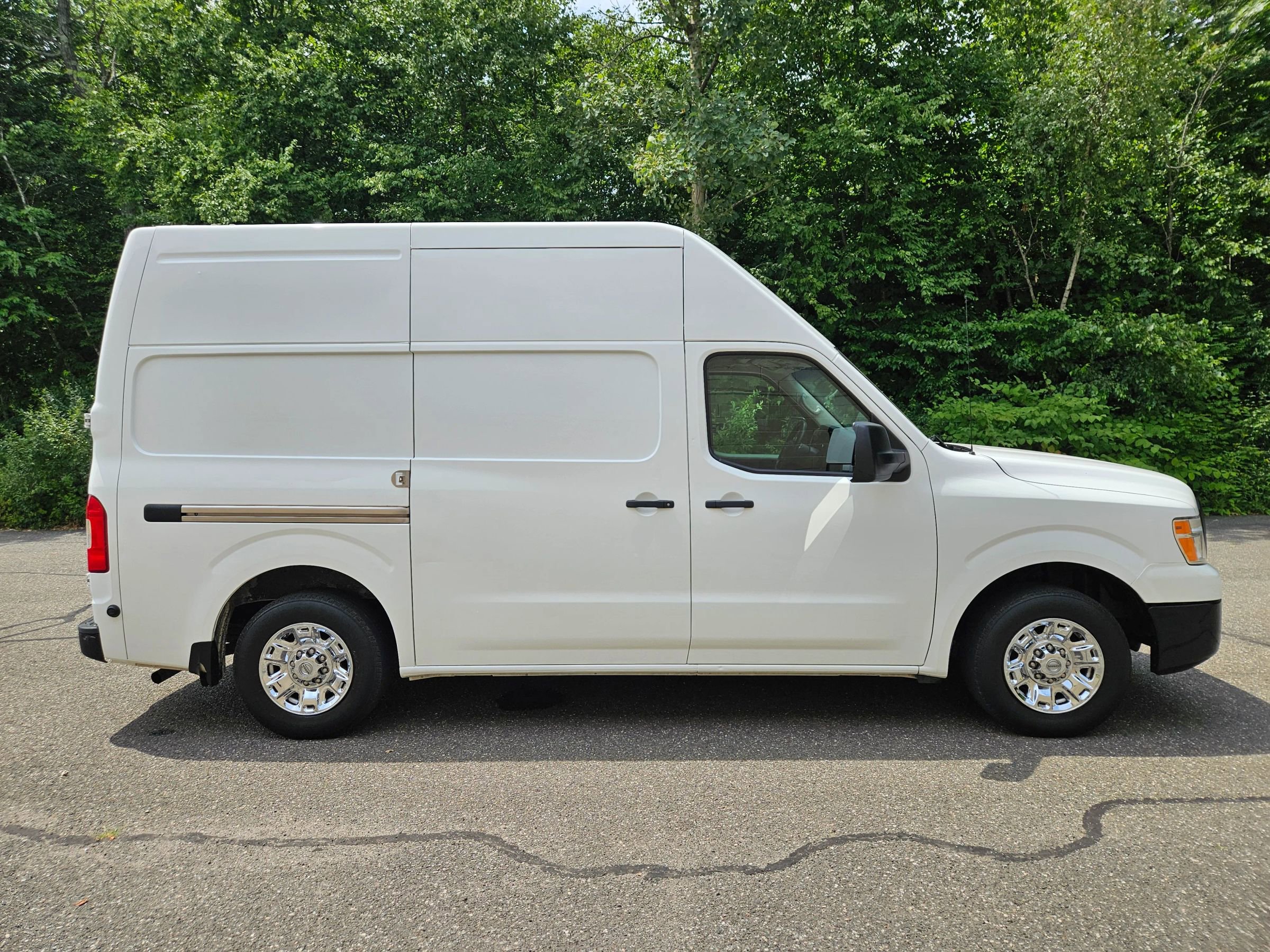 Used 2018 Nissan NV 2500 SV image 3