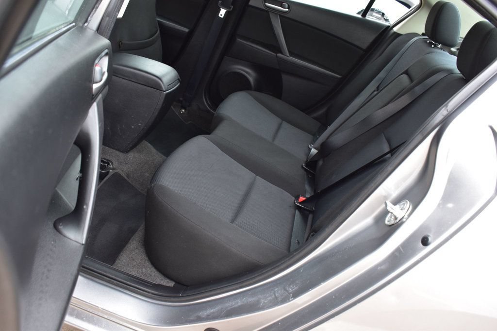 Used 2011 MAZDA MAZDA3 i Touring FWD image 20