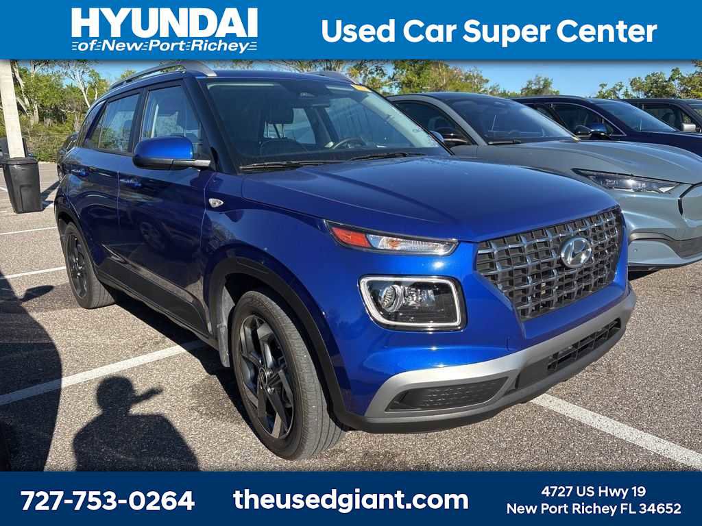 Used 2023 Hyundai Venue Limited image 4