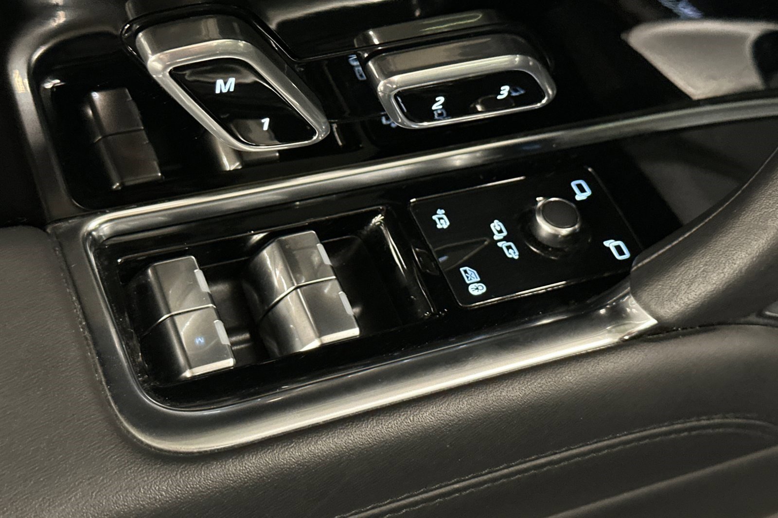 Used 2023 Land Rover Range Rover SE image 15