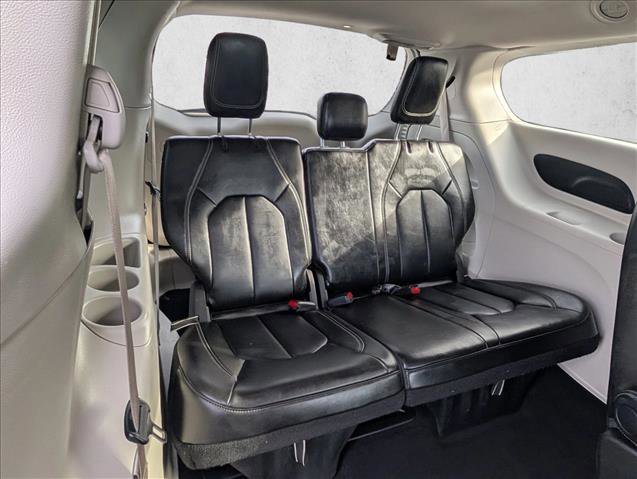 Used 2024 Chrysler Pacifica Touring-L image 19