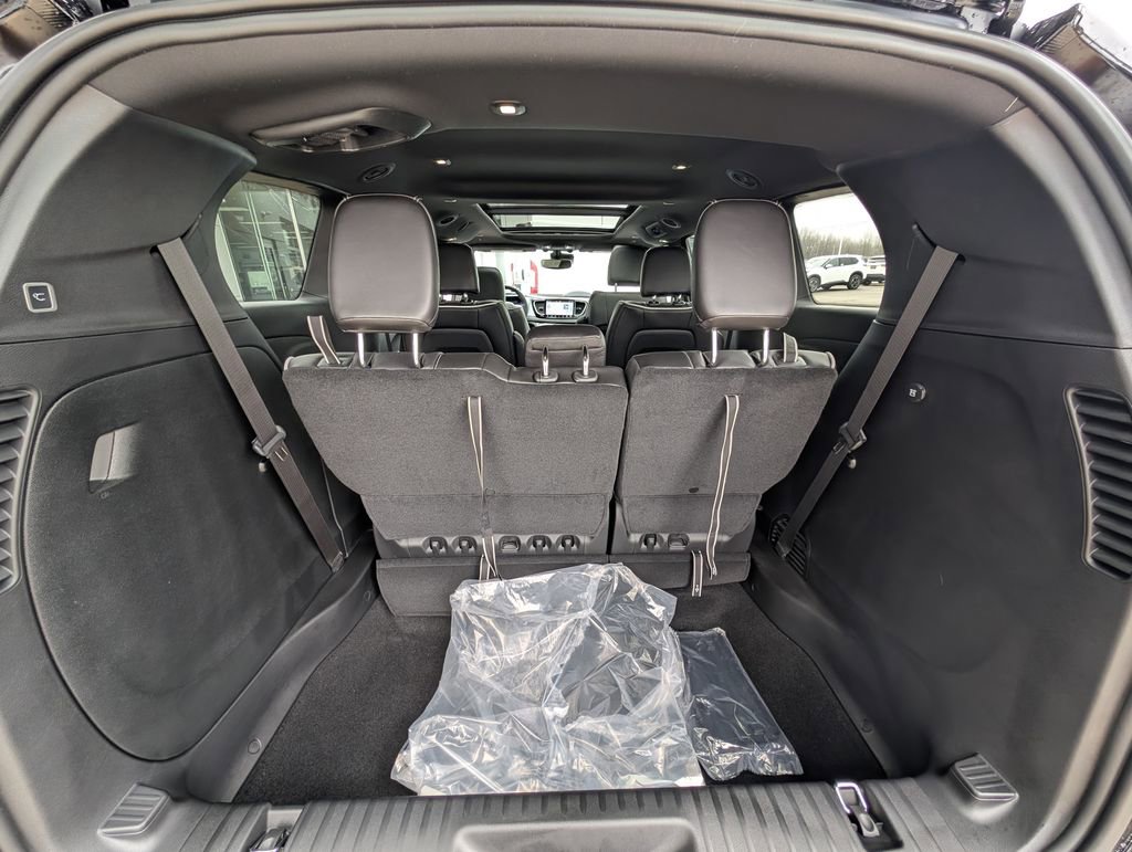 New 2026 Chrysler Pacifica Limited w/ Trailer Tow Group image 12