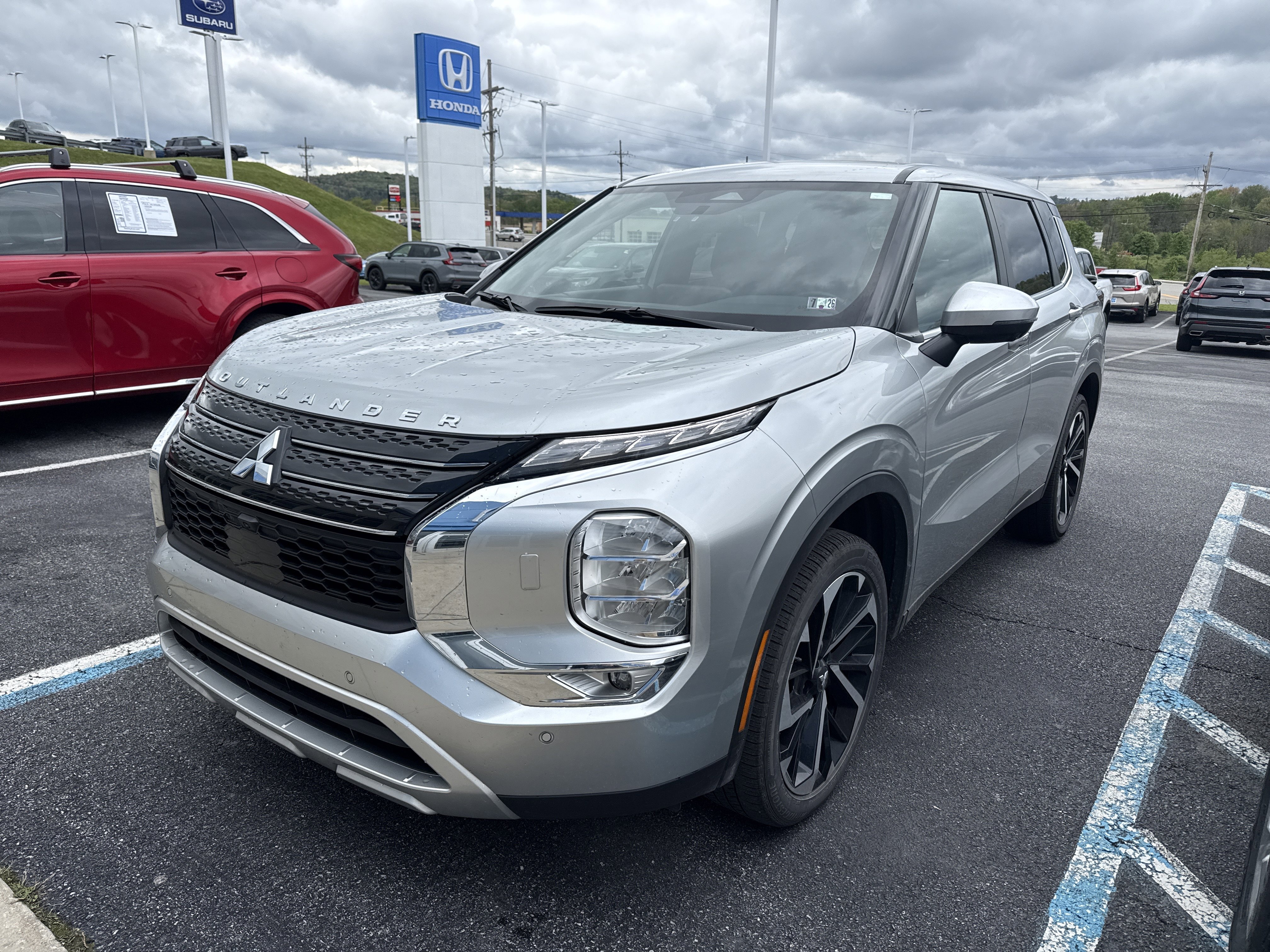 Used 2023 Mitsubishi Outlander SE AWD/4WD image 1