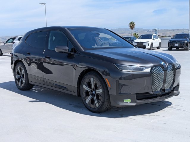 Certified 2023 BMW iX xDrive50 w/ Premium Package AWD/4WD image 3