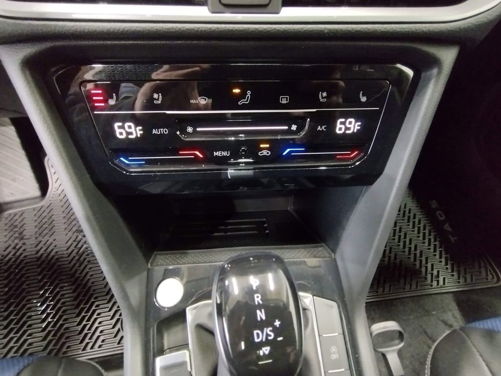 New 2026 Volkswagen Taos SEL image 31