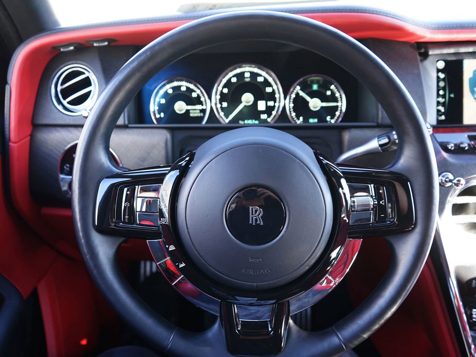 Used 2022 Rolls-Royce Cullinan w/ Cullinan Package image 3