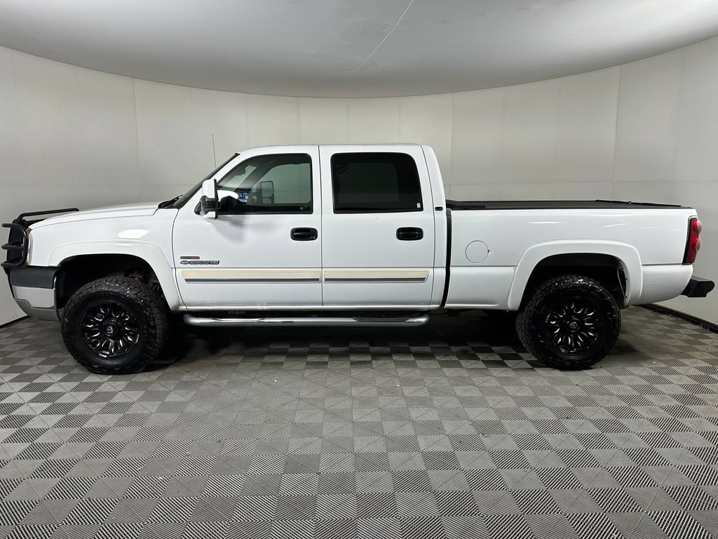 Used 2004 Chevrolet Silverado 2500 LS w/ Heavy-Duty Power Package RWD image 2