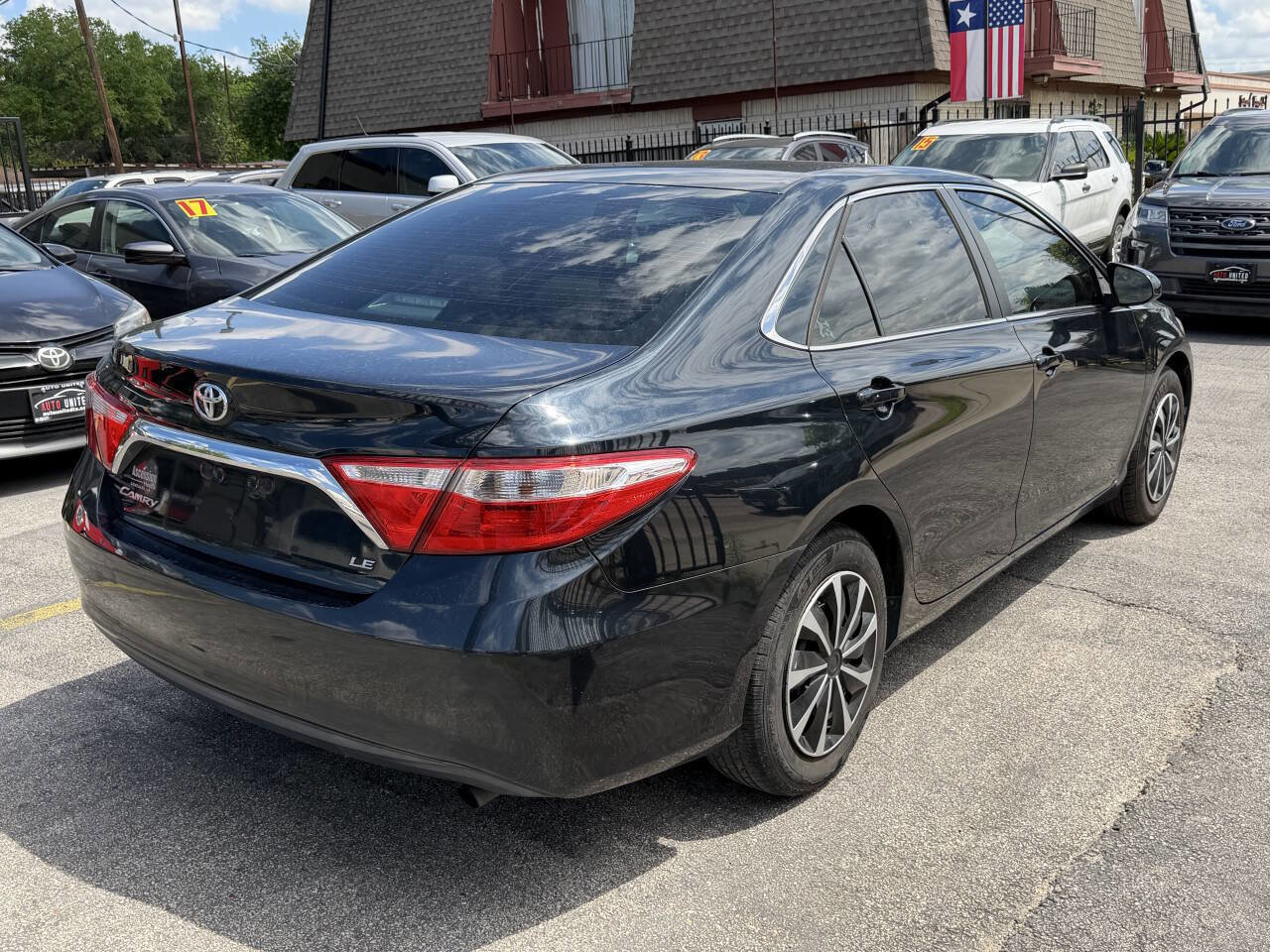 Used 2015 Toyota Camry LE FWD image 8