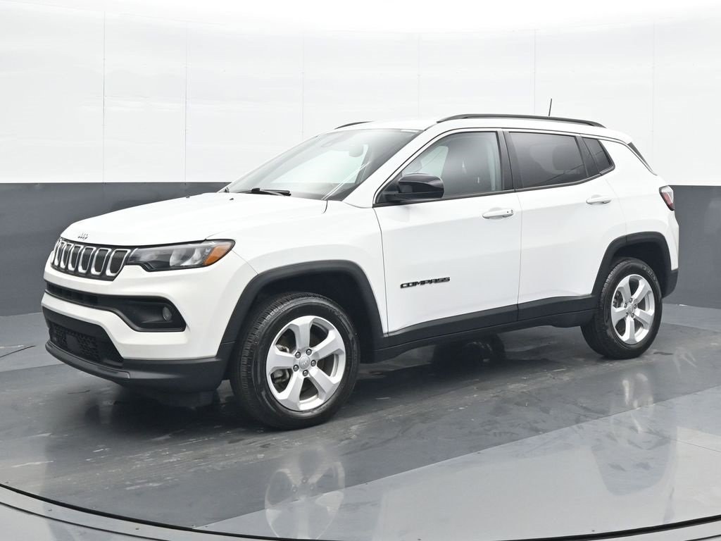 Used 2022 Jeep Compass Latitude image 2
