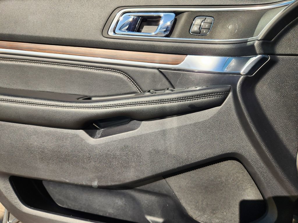 Certified 2019 Ford Explorer Limited w/ Class III Trailer Tow Package image 22