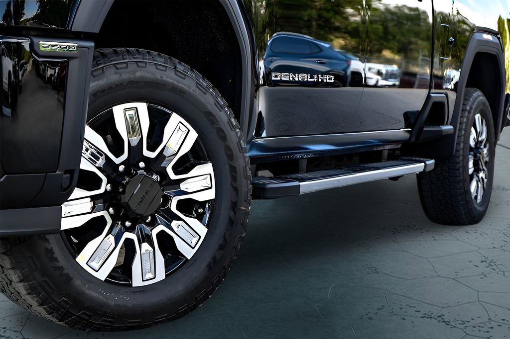 Used 2025 GMC Sierra 2500 Denali w/ Denali Reserve Package image 10