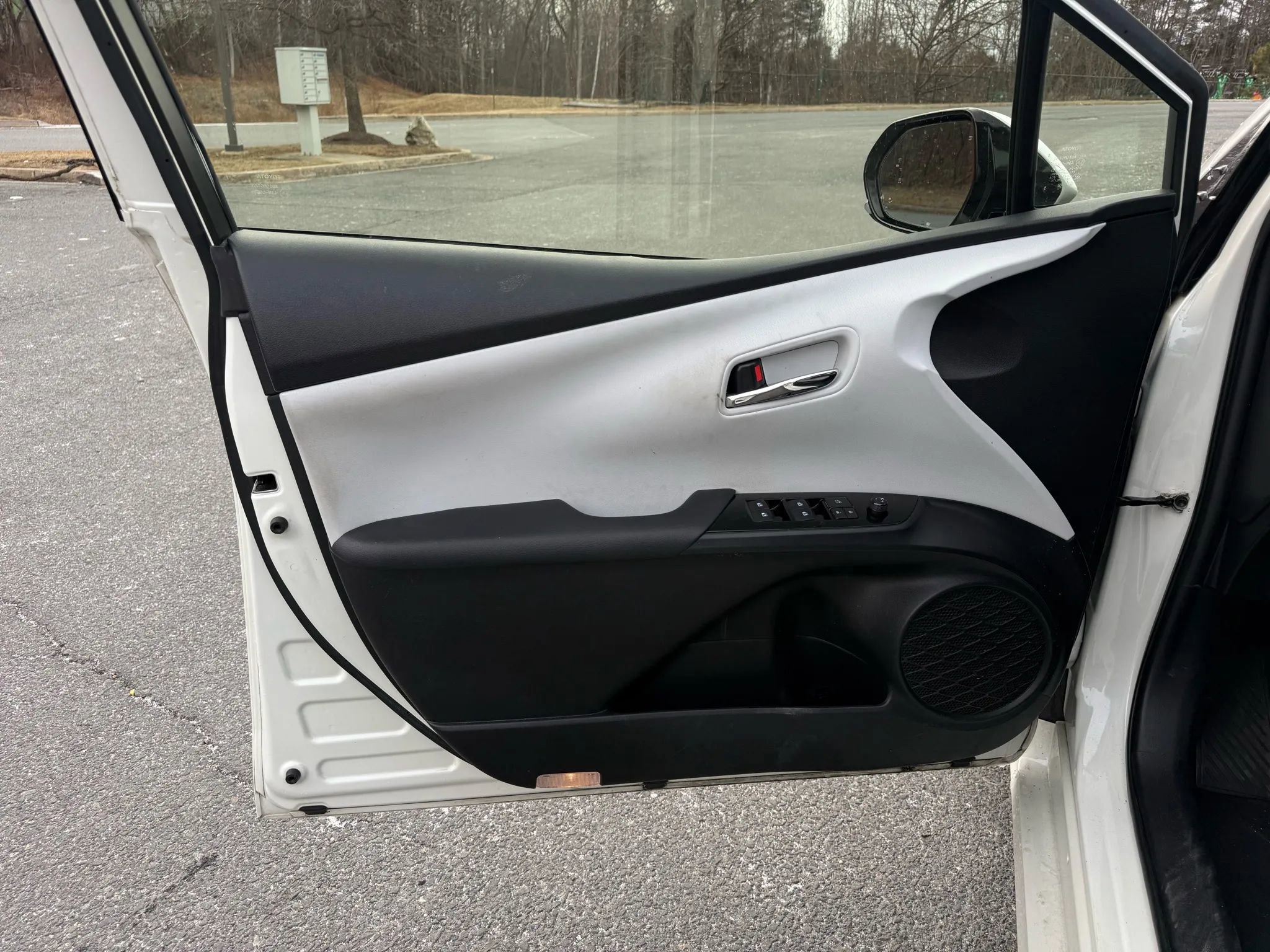 Used 2018 Toyota Prius Two image 16