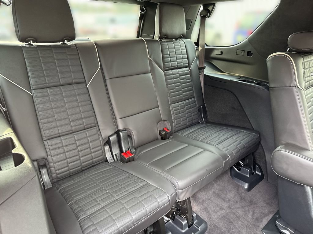Used 2025 Cadillac Escalade Premium Luxury Platinum image 30