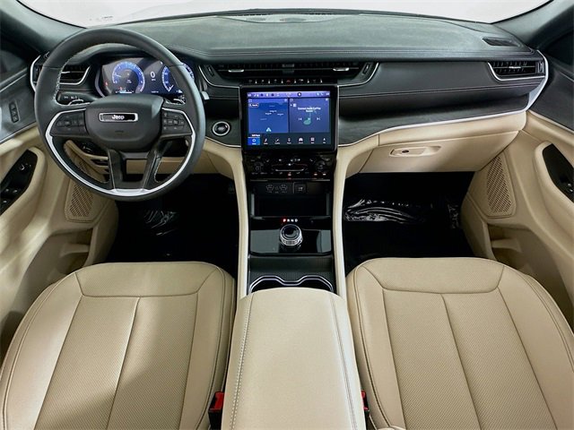 Used 2025 Jeep Grand Cherokee Limited w/ Luxury Tech Group II image 13