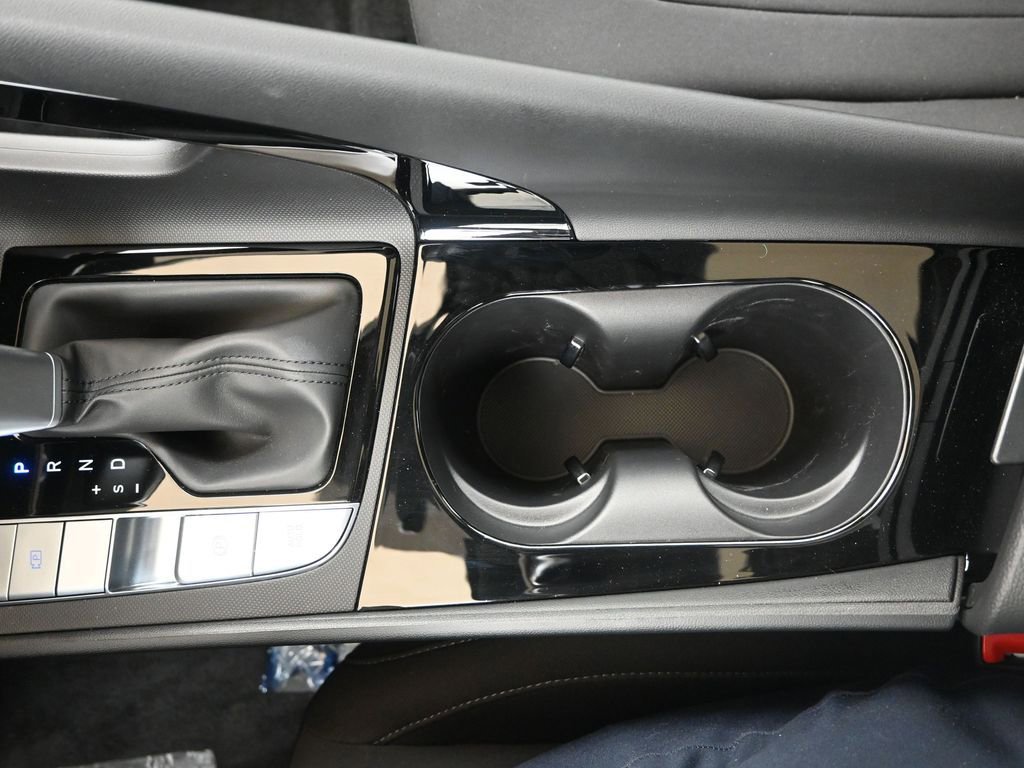 Certified 2025 Hyundai Elantra SEL FWD image 30