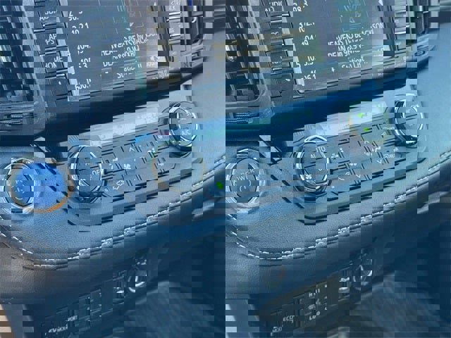 Used 2017 Toyota RAV4 Limited image 22