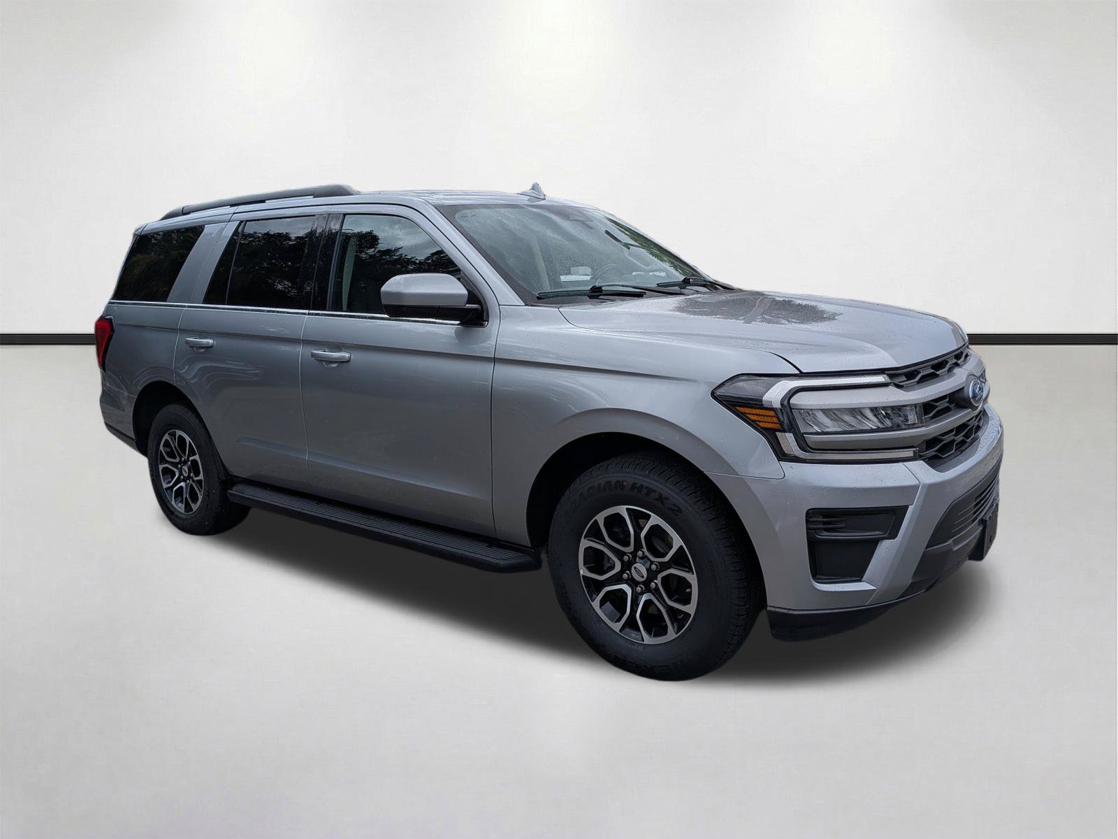 Used 2024 Ford Expedition XLT RWD image 2