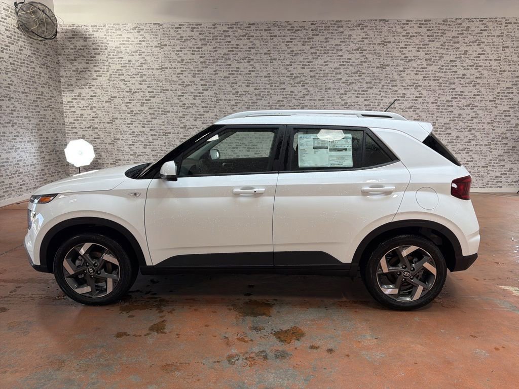 Used 2026 Hyundai Venue SEL FWD image 4
