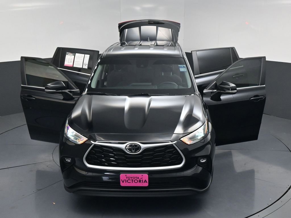 Used 2023 Toyota Highlander LE FWD image 26