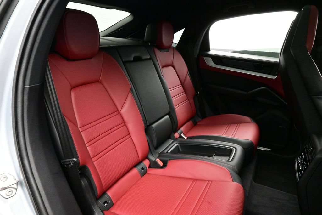 Certified 2025 Porsche Cayenne Coupe AWD/4WD image 17