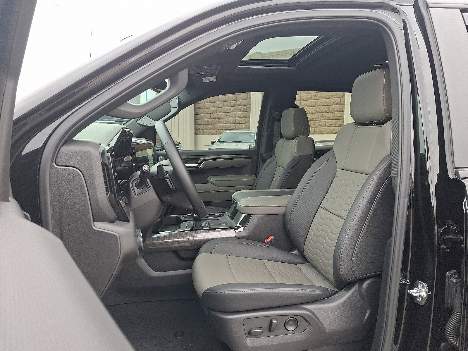 Used 2025 Chevrolet Silverado 1500 ZR2 image 14